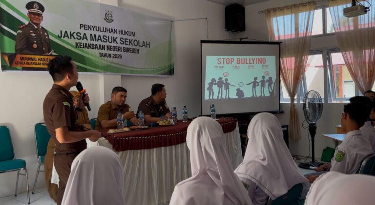 Kenalkan hukum sejak dini Kejari Bireuen lakukan penyuluhan ke SMA Negeri 1 Kuala