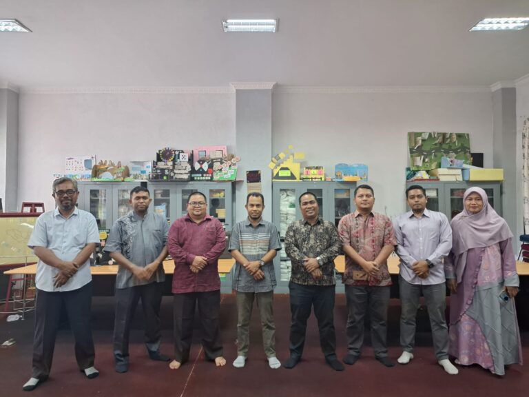 Dekan Bersama Pimpinan FTIK IAIN Langsa Kunjungi Laboratorium