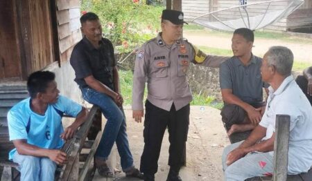 Hadir di Tengah Warga, Bhabinkamtibmas Polsek Peureulak Ajak Tokoh Masyarakat Berperan Dalam Harkamtibmas