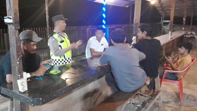 Antisipasi Judi Online, Personel Polsek Simpang Ulim Patroli Malam Sasar Para Remaja
