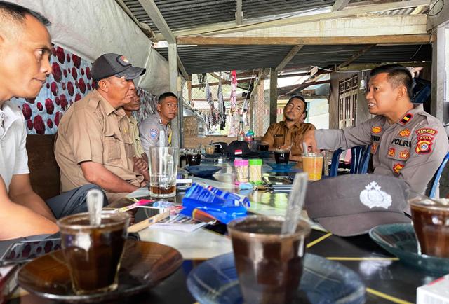 Kapolsek Simpang Jernih Ngopi Bareng Warga, Upaya Peningkatan Kamtibmas