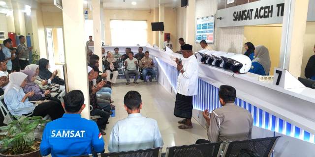 Peringati Hari Keselamatan, Satlantas Polres Aceh Timur Gelar Do’a Bersama dan Bagikan Helm Gratis ke Wajib Pajak