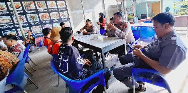 Ngopi Bareng Warga, Upaya Kapolsek Peureulak Dalam Peningkatan Kamtibmas