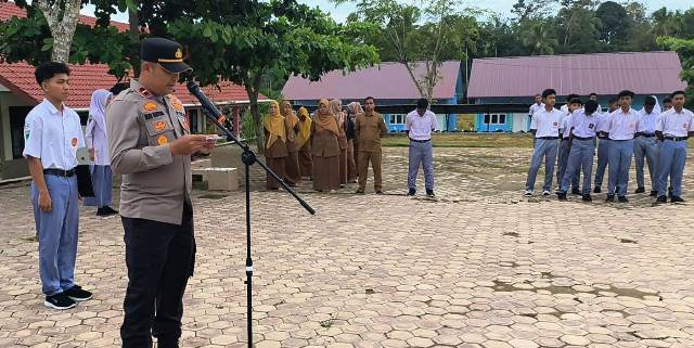 Tujuh Hal Yang Disampaikan Kapolsek Banda Alam Saat Menjadi Pembina Upacara di SMAN 1 Banda Alam