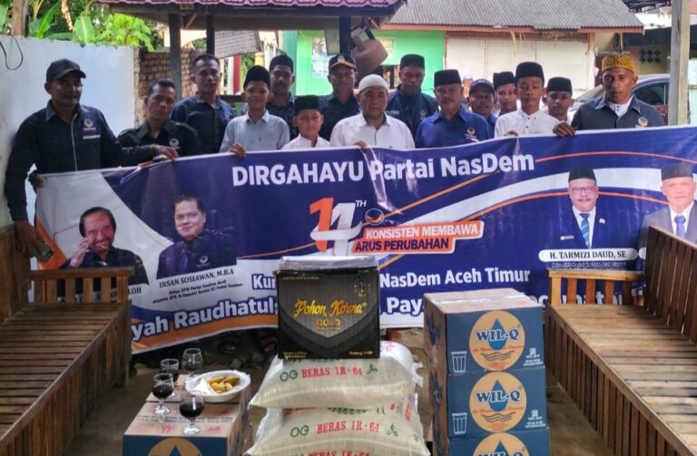 Peringati HUT ke-14, DPD Partai NasDem Atim Salurkan Bantuan untuk Dayah, Fakir Miskin dan Kader