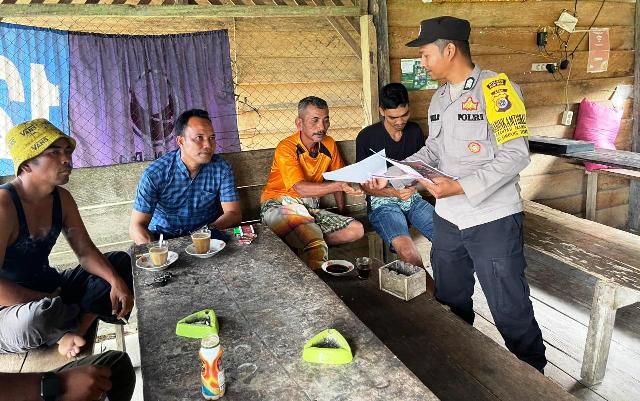 Personel Polsek Simpang Jernih Sosialisasi Penerimaan Calon Anggota Polri Bintara Brimob Tahun 2025 Kepada Pelajar Sekolah dan Warga