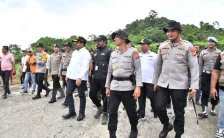 Kepala Staf Kepresidenan Tinjau Dapur Lapangan dan Layanan Kesehatan Polres Aceh Timur di Serbajadi