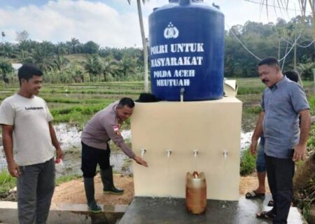 Pedulian Pascabencana, Polres Aceh Timur Kembali Bangun Fasilitas Air Bersih untuk Warga Peureulak