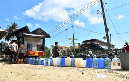 Tahap Pemulihan Pascabencana, Polres Aceh Timur Beri Layanan Air Bersih di Peureulak