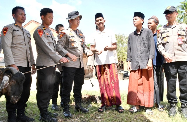 Dianmas Mahasiswa STIK Lemdiklat Polri Angkatan 83 WPS Sindikat II Serahkan Hewan Ternak ke Dayah Wadil ’Ulum Diniyah Islamiyah, Aceh Timur