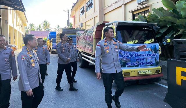 Penyaluran Bantuan Sosial Kemanusian Pasca Bencana Hidrometeorologi dari Kapolri melalui Polres Aceh Timur ke Titik Pengungsian