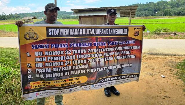 Karhutla Mengintai, Personel Polsek Ranto Peureulak Edukasi Warga Lebih Waspada