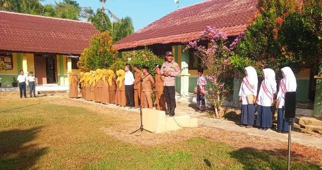 Upacara Jadi Ruang Edukasi, Kanit Binmas Polsek Idi Tunong Sampaikan Pesan Kamtibmas