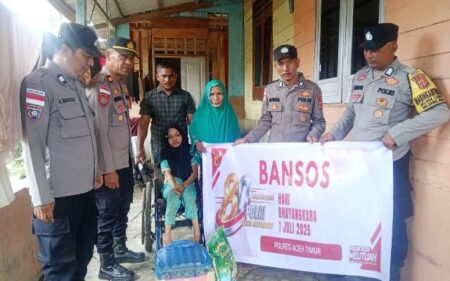 HUT Bhayangkara Ke 80, Polsek Darul Ihsan Sentuh Warga Kurang Mampu Melalui Bansos